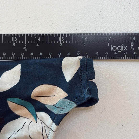Athleta NWT Aqualuxe Floradona Crossover Bottom Blue Large - Picture 7 of 7
